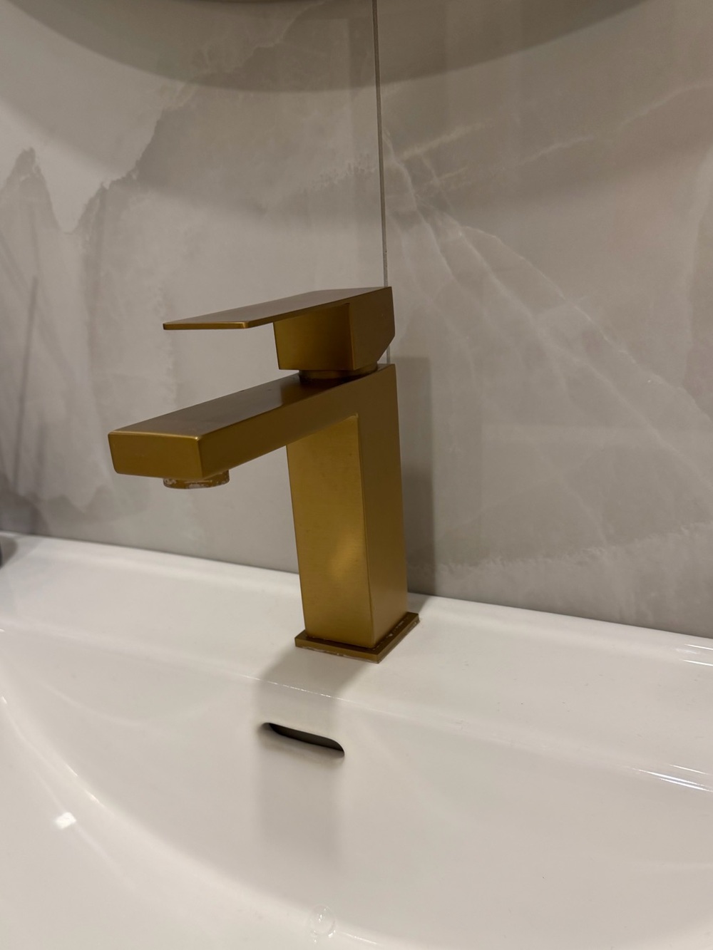 Kenes Gold Single-Handle Modern Bathroom Faucet - Sleek Matte Gold Finish
